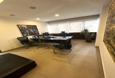 Office for Rent in Badaro – Fully Renovated & Semi-Furnished  ‎مكتب للإيجار في بدارو – مجدّد بالكامل ومفروش بمعظمه